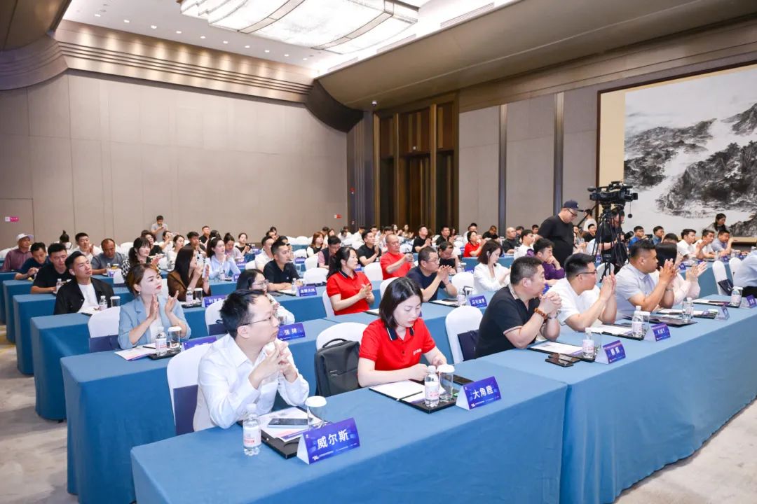 喜訊 | 绿巨人黄色视频榮獲“陶瓷十大品牌”、“消費者喜愛十大品牌”雙項大獎(圖2)