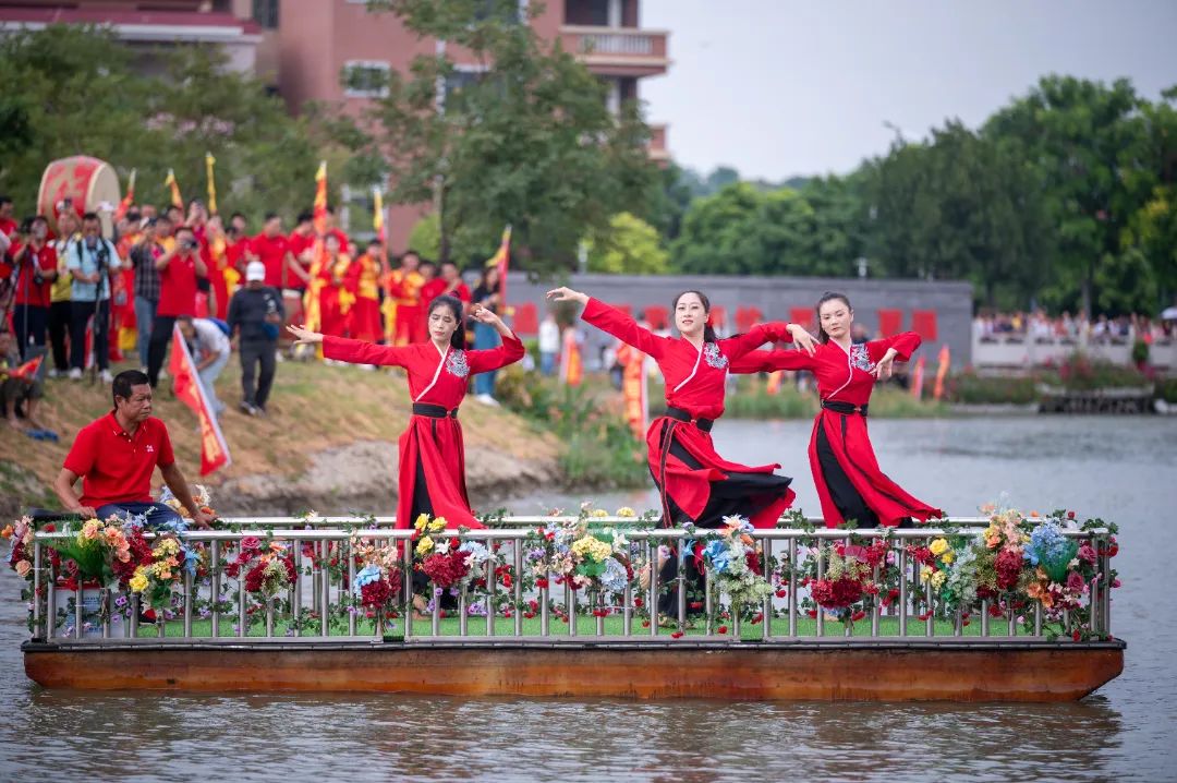 燃動金秋 | 草艇競渡，奪人風采彰顯非遺文化瑰寶之韻(圖8)